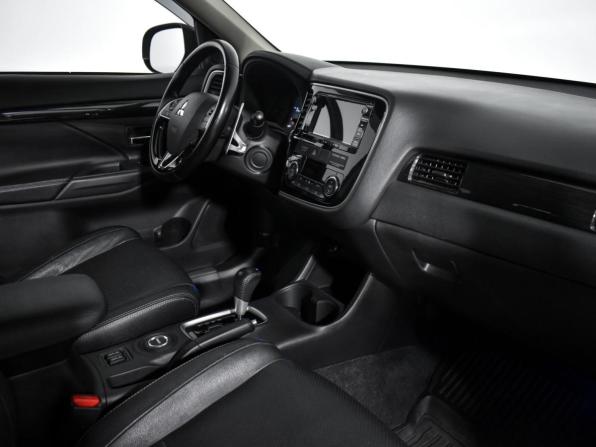 Mitsubishi Outlander III Рестайлинг 2 с пробегом 2016 года, цена 1 719 000 рублей, 180044 км, внедорожник, Автокод Объявления