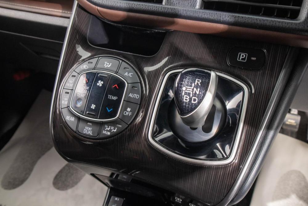 Toyota Esquire I Рестайлинг Барнаул  - изображение 22