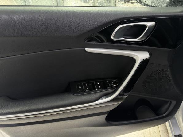 Kia Ceed III с пробегом 2019 года, цена 1 610 000 рублей, 67624 км, универсал, Автокод Объявления