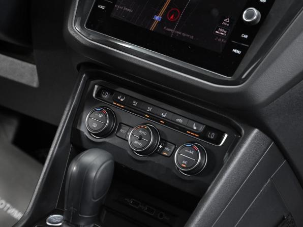 Volkswagen Tiguan II с пробегом 2018 года, цена 2 349 000 рублей, 180000 км, внедорожник, Автокод Объявления