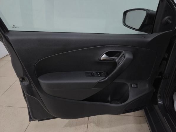Volkswagen Polo V с пробегом 2015 года, цена 600 000 рублей, 232471 км, седан, Автокод Объявления