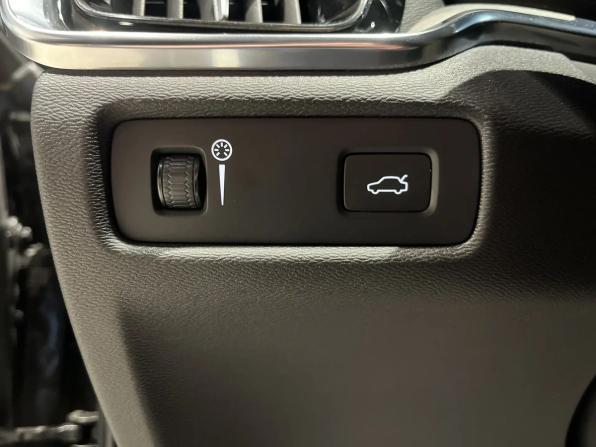 Volvo V60 Cross Country II с пробегом 2020 года, цена 3 300 000 рублей, 101000 км, универсал, Автокод Объявления