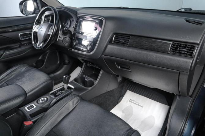 Mitsubishi Outlander III Рестайлинг 2 с пробегом 2016 года, цена 2 059 000 рублей, 198213 км, внедорожник, Автокод Объявления