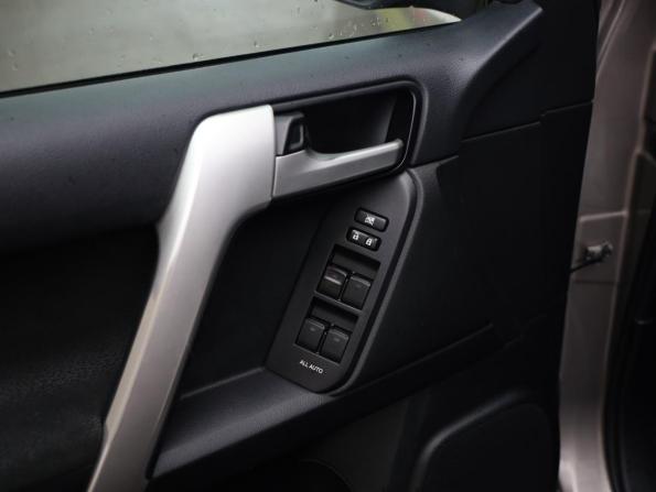 Toyota Land Cruiser Prado 150 Series Рестайлинг 3 с пробегом 2020 года, цена 4 599 000 рублей, 233228 км, внедорожник, Автокод Объявления