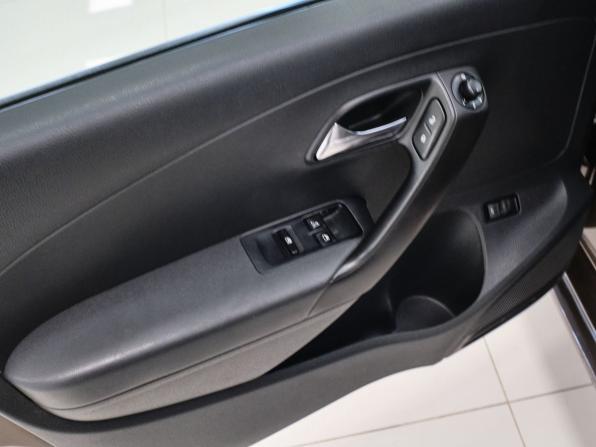 Volkswagen Polo V Рестайлинг с пробегом 2015 года, цена 1 020 000 рублей, 116687 км, седан, Автокод Объявления
