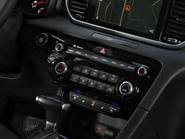 Kia Sportage IV с пробегом 2018 года, цена 2 199 000 рублей, 195000 км, внедорожник, Автокод Объявления
