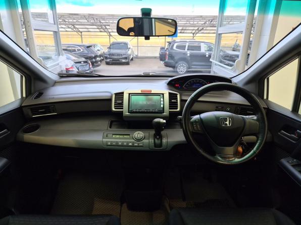 Honda Freed I Рестайлинг с пробегом 2013 года, цена 1 100 000 рублей, 144000 км, компактвэн, Автокод Объявления