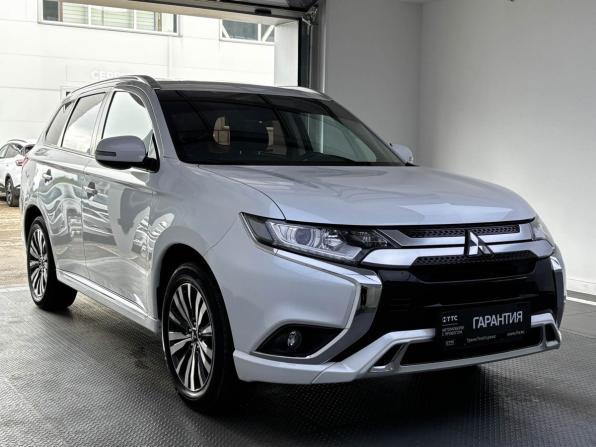 Mitsubishi Outlander III Рестайлинг 3 с пробегом 2022 года, цена 2 800 000 рублей, 41703 км, внедорожник, Автокод Объявления