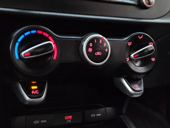 Kia Rio IV Рестайлинг с пробегом 2021 года, цена 1 369 000 рублей, 90000 км, седан, Автокод Объявления