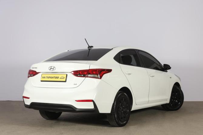 Hyundai Solaris II с пробегом 2017 года, цена 979 000 рублей, 156001 км, седан, Автокод Объявления