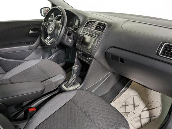 Volkswagen Polo V Рестайлинг с пробегом 2018 года, цена 1 245 500 рублей, 88000 км, седан, Автокод Объявления