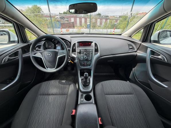 Opel Astra J Рестайлинг с пробегом 2014 года, цена 489 000 рублей, 382734 км, седан, Автокод Объявления