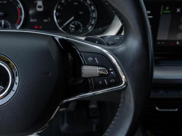 Skoda Octavia IV (A8) с пробегом 2021 года, цена 2 221 400 рублей, 89177 км, лифтбек, Автокод Объявления