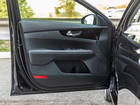 Kia Cerato IV Рестайлинг с пробегом 2022 года, цена 2 198 000 рублей, 99299 км, седан, Автокод Объявления