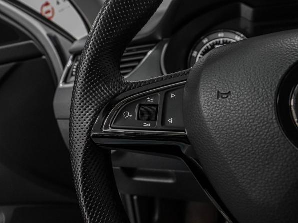 Skoda Octavia III (A7) Рестайлинг с пробегом 2018 года, цена 2 389 000 рублей, 73947 км, лифтбек, Автокод Объявления