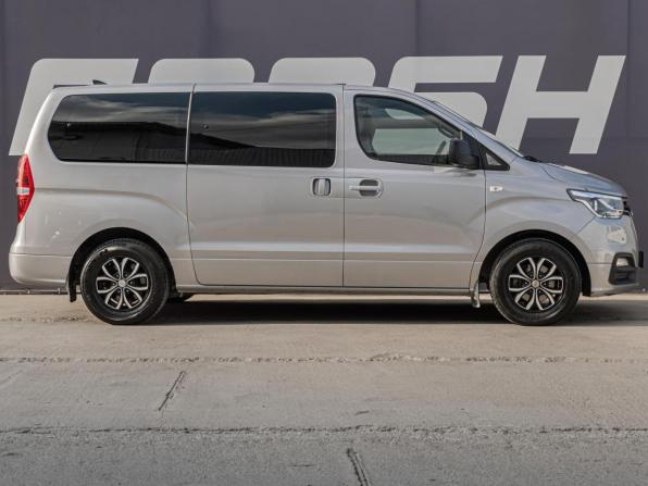 Hyundai H-1 II Рестайлинг 2 с пробегом 2019 года, цена 2 955 075 рублей, 97908 км, минивэн, Автокод Объявления
