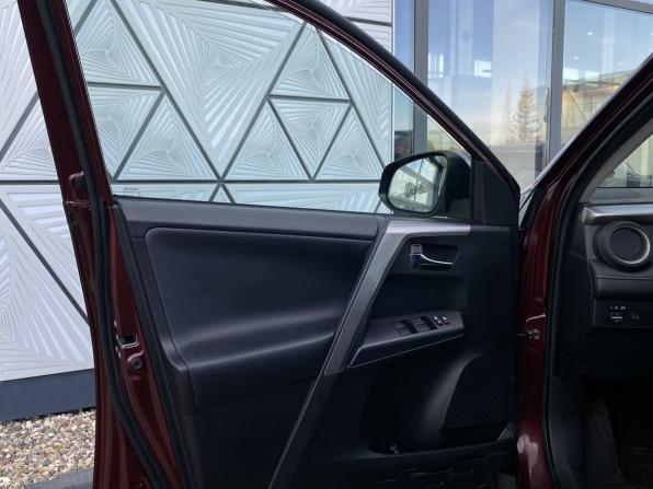 Toyota RAV4 IV (XA40) Рестайлинг с пробегом 2017 года, цена 1 999 000 рублей, 200840 км, внедорожник, Автокод Объявления