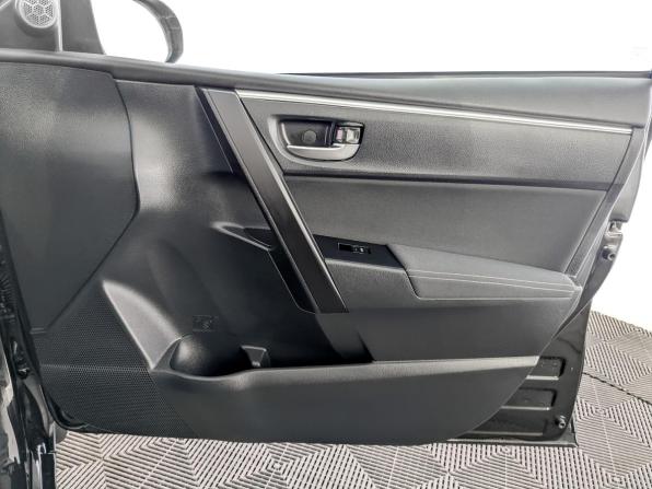 Toyota Corolla XI (E160 E170 E180) Рестайлинг 1 с пробегом 2018 года, цена 1 945 000 рублей, 49594 км, седан, Автокод Объявления