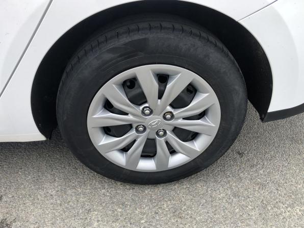 Hyundai Solaris II Рестайлинг с пробегом 2021 года, цена 1 695 000 рублей, 60466 км, седан, Автокод Объявления