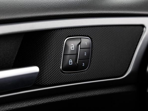 Ford Mondeo V с пробегом 2017 года, цена 1 599 000 рублей, 160588 км, седан, Автокод Объявления
