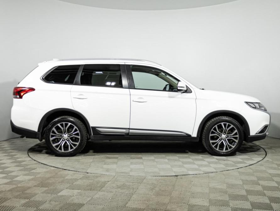 Mitsubishi Outlander III Рестайлинг 2 Санкт-Петербург  - изображение 4