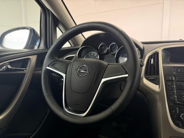 Opel Astra J Рестайлинг с пробегом 2012 года, цена 789 000 рублей, 172000 км, хэтчбек, Автокод Объявления