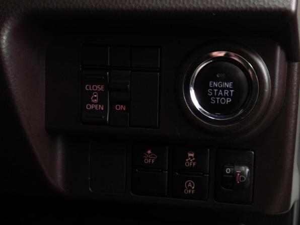 Toyota Roomy I Рестайлинг с пробегом 2022 года, цена 1 099 000 рублей, 80099 км, микровэн, Автокод Объявления