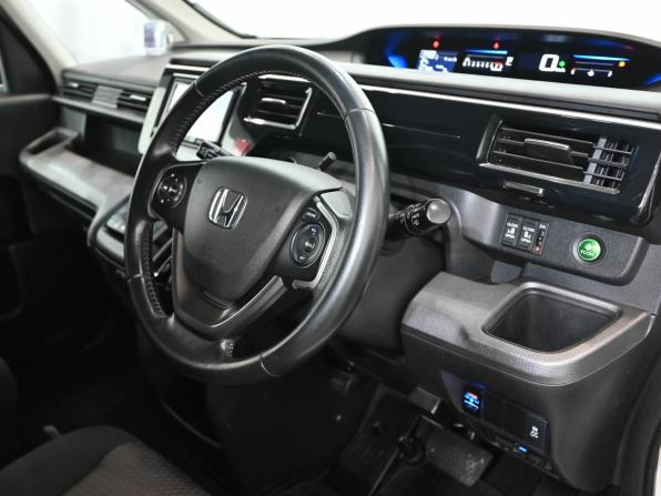 Honda Stepwgn V с пробегом 2015 года, цена 1 950 000 рублей, 121768 км, минивэн, Автокод Объявления