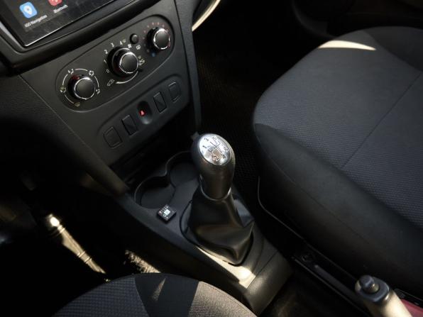 Renault Logan II с пробегом 2015 года, цена 618 000 рублей, 158950 км, седан, Автокод Объявления