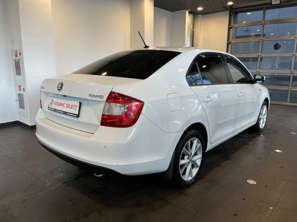 Skoda Rapid I с пробегом 2016 года, цена 930 000 рублей, 212431 км, лифтбек, Автокод Объявления
