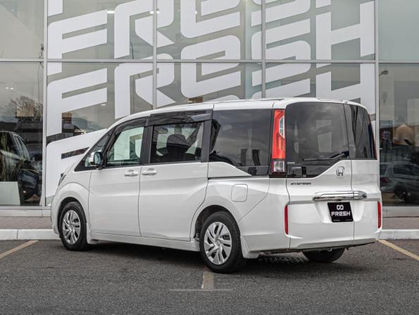 Honda Stepwgn V с пробегом 2015 года, цена 1 819 000 рублей, 111036 км, минивэн, Автокод Объявления