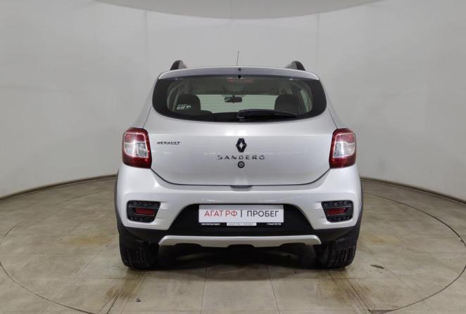 Renault Sandero II с пробегом 2015 года, цена 880 000 рублей, 105443 км, хэтчбек, Автокод Объявления