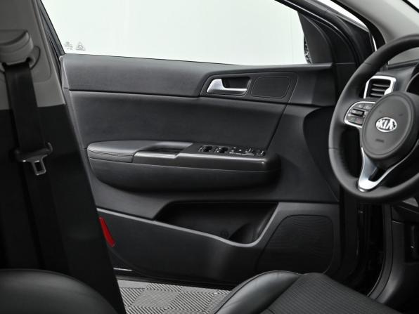 Kia Sportage IV с пробегом 2018 года, цена 1 599 000 рублей, 195000 км, внедорожник, Автокод Объявления