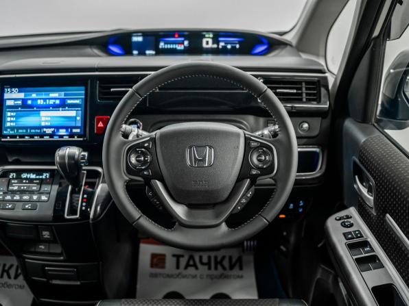 Honda Stepwgn V Рестайлинг с пробегом 2018 года, цена 2 150 000 рублей, 101747 км, минивэн, Автокод Объявления