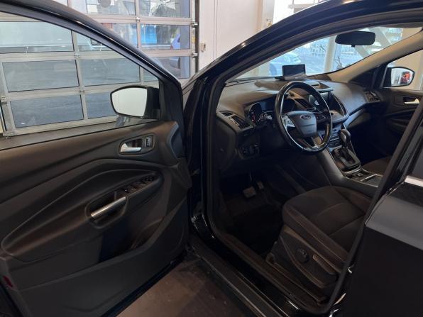 Ford Kuga II Рестайлинг с пробегом 2017 года, цена 1 716 000 рублей, 155199 км, внедорожник, Автокод Объявления
