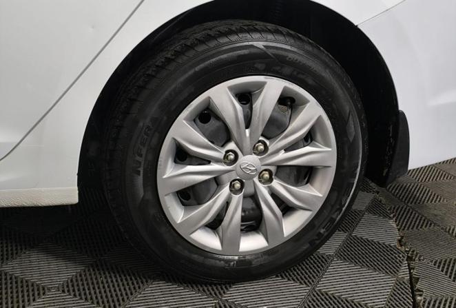 Hyundai Solaris II с пробегом 2018 года, цена 1 089 000 рублей, 77190 км, седан, Автокод Объявления