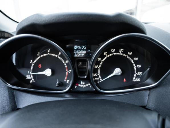 Ford Fiesta Mk6 Рестайлинг с пробегом 2015 года, цена 1 098 000 рублей, 30256 км, хэтчбек, Автокод Объявления