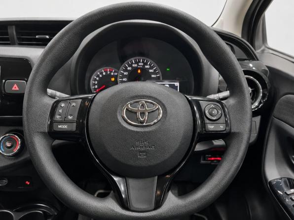 Toyota Vitz III (XP130) Рестайлинг 2 с пробегом 2018 года, цена 1 220 500 рублей, 71500 км, хэтчбек, Автокод Объявления