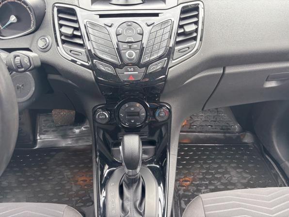 Ford Fiesta Mk6 Рестайлинг с пробегом 2015 года, цена 918 000 рублей, 62000 км, хэтчбек, Автокод Объявления
