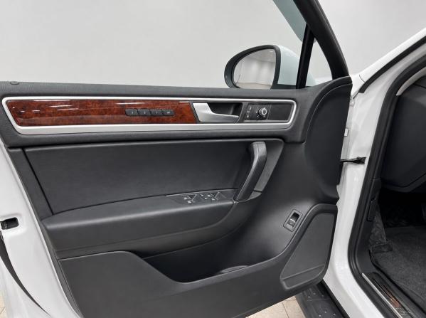 Volkswagen Touareg II с пробегом 2014 года, цена 2 400 000 рублей, 233000 км, внедорожник, Автокод Объявления