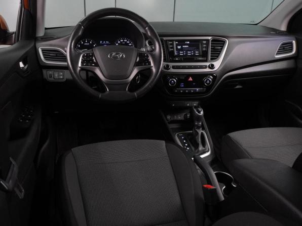 Hyundai Solaris II с пробегом 2017 года, цена 1 349 000 рублей, 133646 км, седан, Автокод Объявления