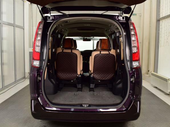 Toyota Noah III (R80) с пробегом 2014 года, цена 1 699 995 рублей, 121384 км, минивэн, Автокод Объявления