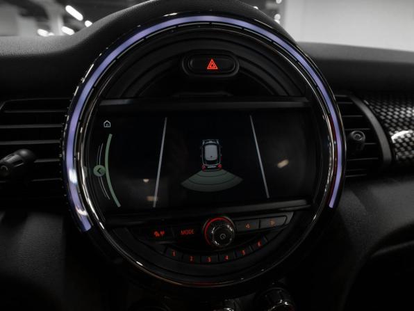 Mini Hatch III (F55/F56) Рестайлинг с пробегом 2019 года, цена 2 980 000 рублей, 69442 км, хэтчбек, Автокод Объявления