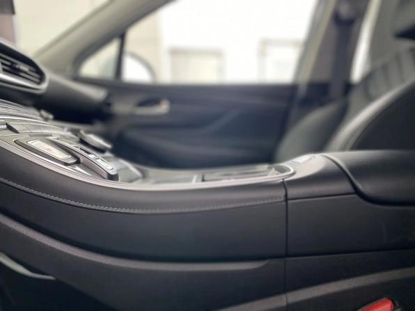 Hyundai Santa Fe IV Рестайлинг с пробегом 2023 года, цена 4 396 000 рублей, 61050 км, внедорожник, Автокод Объявления