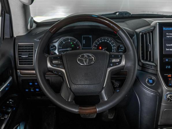 Toyota Land Cruiser 200 Series Рестайлинг 2 с пробегом 2017 года, цена 5 249 000 рублей, 173662 км, внедорожник, Автокод Объявления