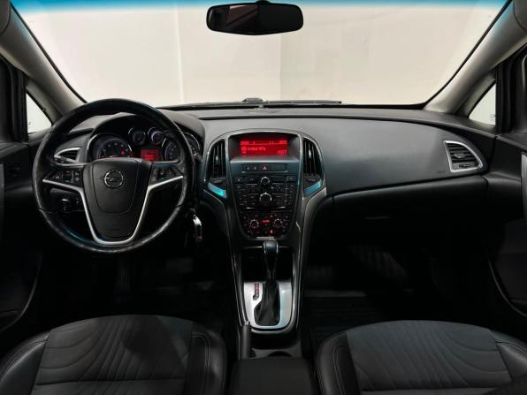 Opel Astra J Рестайлинг с пробегом 2013 года, цена 690 000 рублей, 157200 км, седан, Автокод Объявления