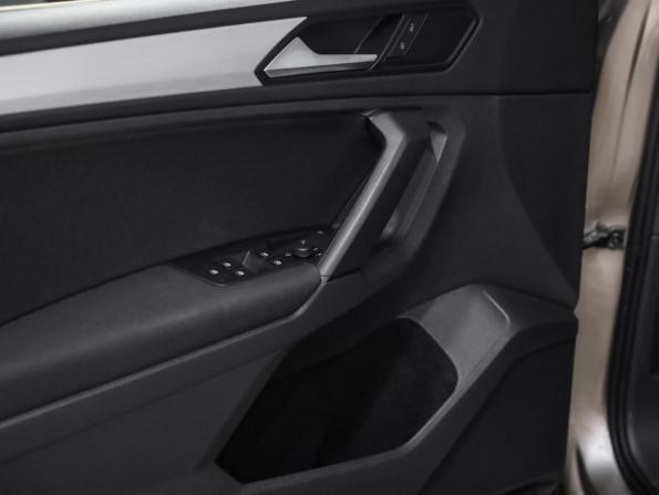 Volkswagen Tiguan II Рестайлинг с пробегом 2021 года, цена 2 599 000 рублей, 73728 км, внедорожник, Автокод Объявления