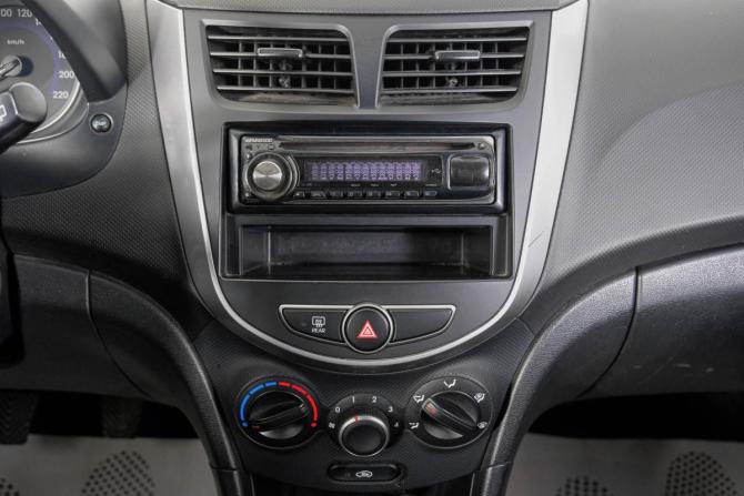 Hyundai Solaris I Рестайлинг с пробегом 2016 года, цена 719 000 рублей, 142000 км, хэтчбек, Автокод Объявления