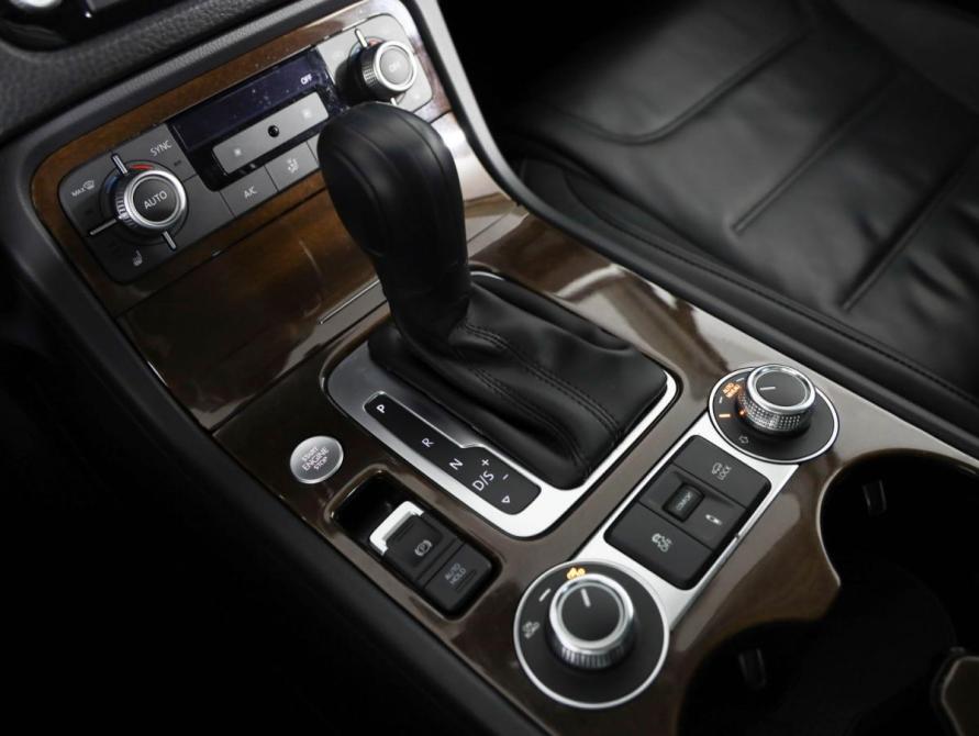 Volkswagen Touareg II Рестайлинг Санкт-Петербург  - изображение 12