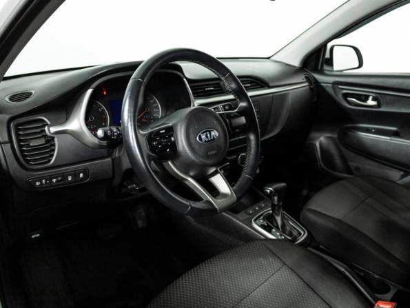 Kia Rio IV Рестайлинг с пробегом 2020 года, цена 1 590 000 рублей, 57440 км, седан, Автокод Объявления